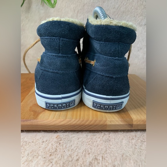EUC Sherpa lined Sperry Top - Sider - Picture 3 of 7